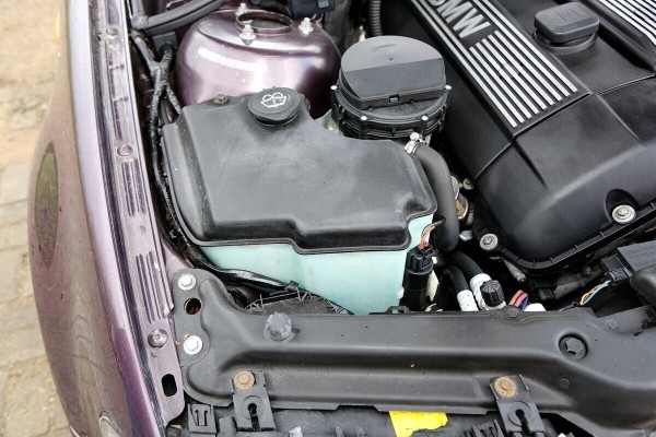 Заплатил за покраску почти $2 300, но остался недоволен. Владелец BMW E46 о конфликте с СТО