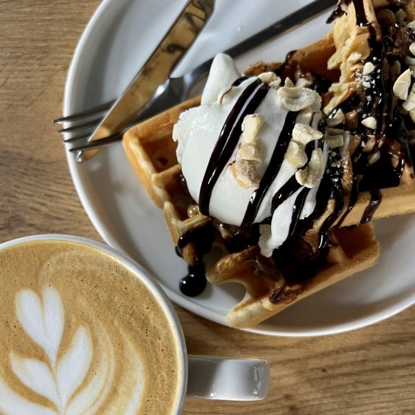 Невероятно вкусные фирменные вафли и кофе наивысшего качества. Двухэтажная кофейня «Таполі» по ул. 17 сентября приглашает брестчан в гости Невероятно вкусные фирменные вафли и кофе наивысшего качества. Двухэтажная кофейня «Таполі» по ул. 17 сентября приглашает брестчан в гости