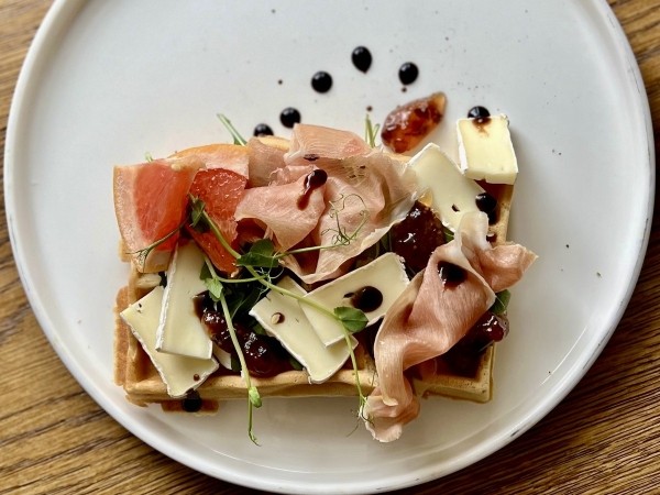 Невероятно вкусные фирменные вафли и кофе наивысшего качества. Двухэтажная кофейня «Таполі» по ул. 17 сентября приглашает брестчан в гости Невероятно вкусные фирменные вафли и кофе наивысшего качества. Двухэтажная кофейня «Таполі» по ул. 17 сентября приглашает брестчан в гости