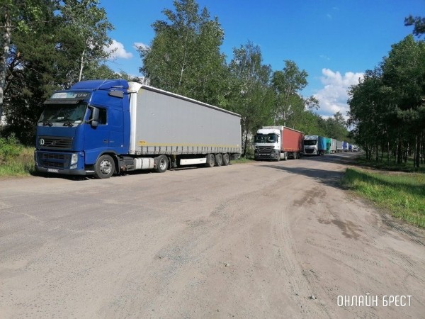 Читатель: Хотелось бы обратить внимание на ситуацию с большегрузами
Читатель: Хотелось бы обратить внимание на ситуацию с большегрузами