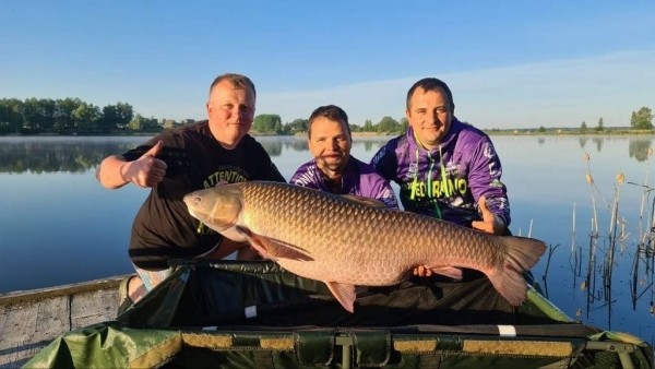 В Беларуси мужчина выловил рыбу весом почти 28 килограмм