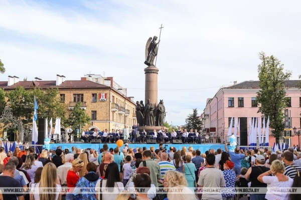 Концертом городского духового оркестра открылся праздник, посвященный Дню освобождения Бреста