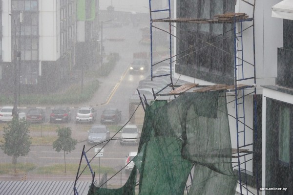 Залитые улицы. Стихия в Минске разыгралась не на шутку