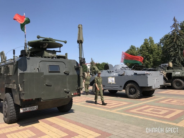Читатель: Сегодня в Кобрине. Выставка военной техники
Читатель: Сегодня в Кобрине. Выставка военной техники