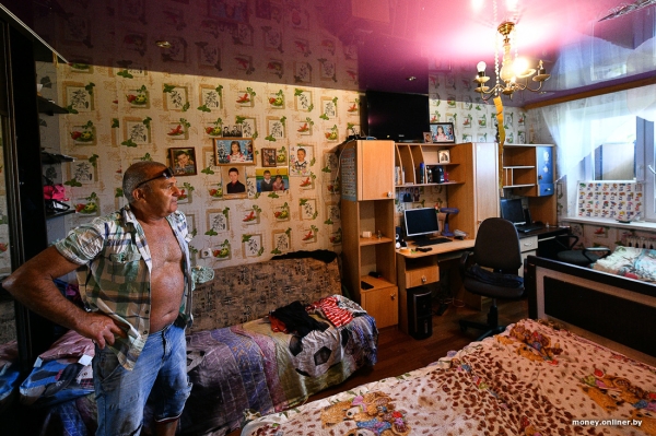 Собирает чернику, завел козу. История белоруса, который в 66 лет остался один с четырьмя детьми Собирает чернику, завел козу. История белоруса, который в 66 лет остался один с четырьмя детьми