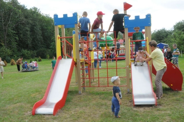 Детскую площадку открыли в Турне Большой (Каменецкий район)