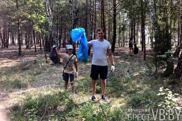 Работники РУП «Брестэнерго» приняли участие в экологической акции в Красном дворе Работники РУП «Брестэнерго» приняли участие в экологической акции в Красном дворе