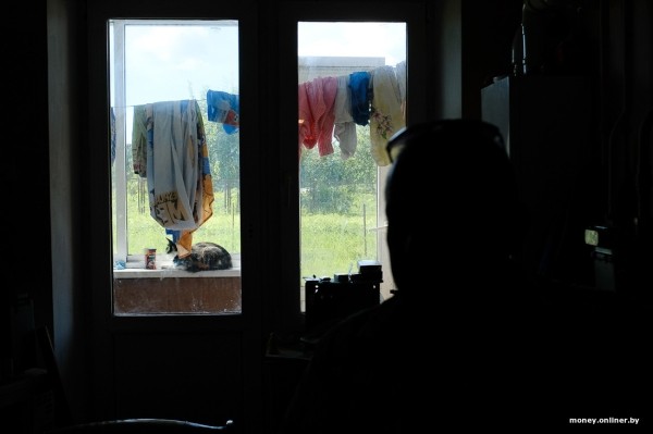 Собирает чернику, завел козу. История белоруса, который в 66 лет остался один с четырьмя детьми Собирает чернику, завел козу. История белоруса, который в 66 лет остался один с четырьмя детьми