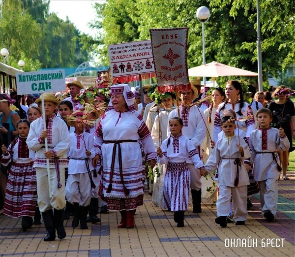 
                Читатель: Вчера на фестивале народного творчества в Малорите
            