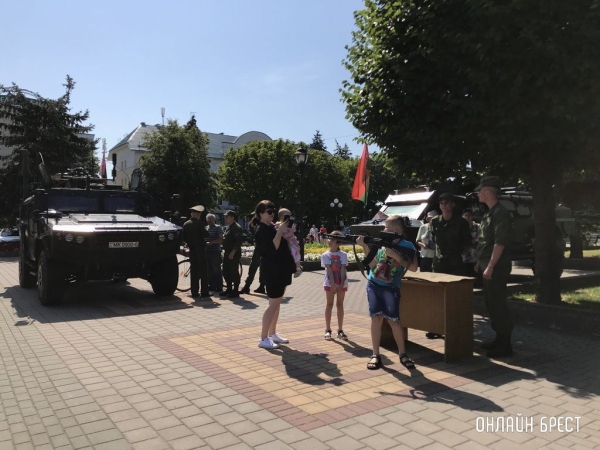 Читатель: Сегодня в Кобрине. Выставка военной техники
Читатель: Сегодня в Кобрине. Выставка военной техники