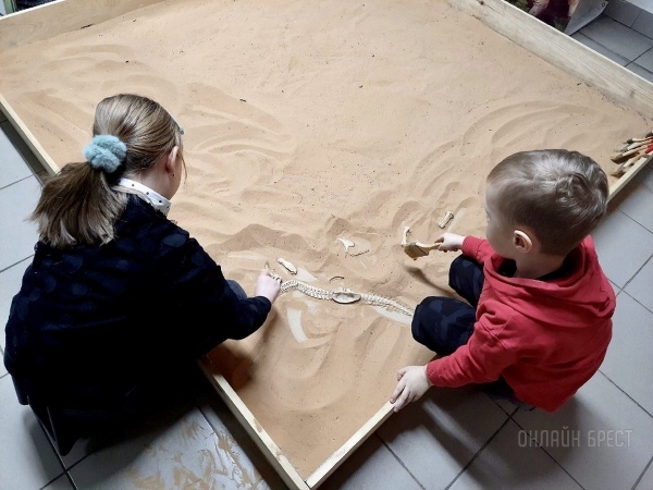 Жаркое лето в большом парке динозавров! Весело проведите время всей семьей в «Динолэнд» в Бресте Жаркое лето в большом парке динозавров! Весело проведите время всей семьей в «Динолэнд» в Бресте