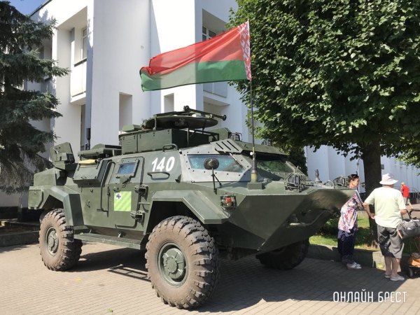 Читатель: Сегодня в Кобрине. Выставка военной техники
Читатель: Сегодня в Кобрине. Выставка военной техники