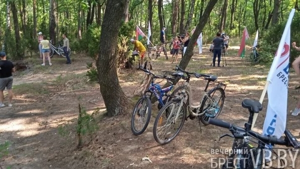 Работники РУП «Брестэнерго» приняли участие в экологической акции в Красном дворе Работники РУП «Брестэнерго» приняли участие в экологической акции в Красном дворе