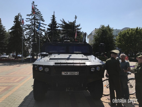 Читатель: Сегодня в Кобрине. Выставка военной техники
Читатель: Сегодня в Кобрине. Выставка военной техники