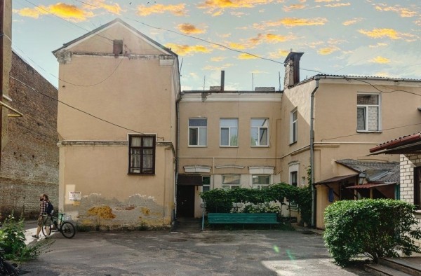 
                Фотографии сделаны в Бресте. Узнали место?
            