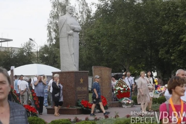 Агрогородок Вистычи вчера стал центром притяжения жителей Брестского района