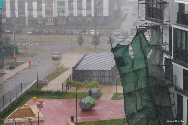 Залитые улицы. Стихия в Минске разыгралась не на шутку