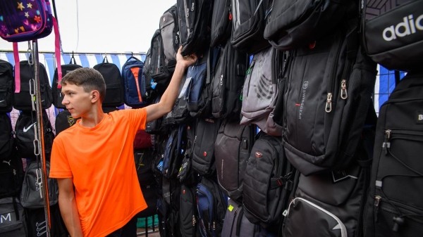 Сходили с восьмиклассником на рынок: сколько он потратил на подготовку к школе