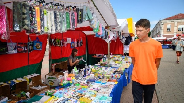 Сходили с восьмиклассником на рынок: сколько он потратил на подготовку к школе