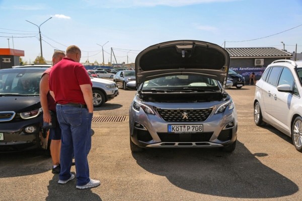 «Начинайте поиски не с машины, а с льготника!» Что ещё можно купить в Европе при бюджете от 15 до 25 тысяч долларов?