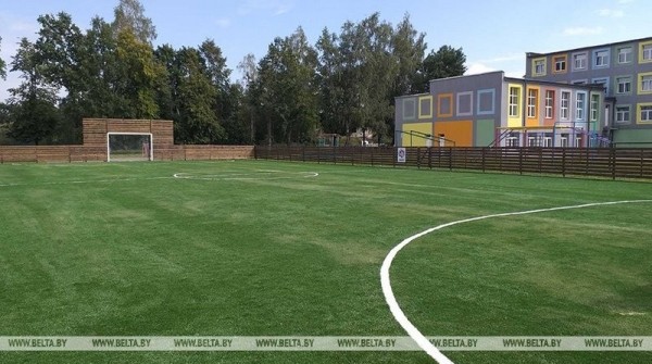 Мини-футбольное поле с искусственным покрытием обустроили в Антопольской СШ Мини-футбольное поле с искусственным покрытием обустроили в Антопольской СШ