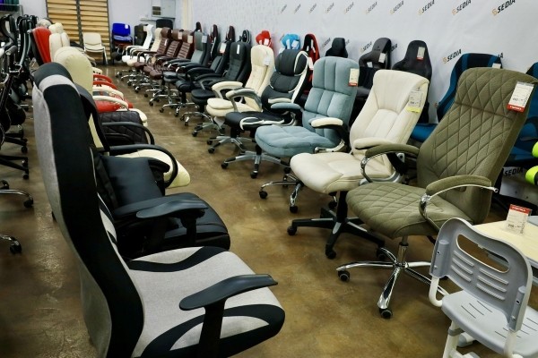 Выгодные акции и беспроцентная рассрочка в дискаунтере мебели «АксХоум» на Вычулках. Столы и стулья для кухни, мягкие кресла, офисная мебель, декор и другое Выгодные акции и беспроцентная рассрочка в дискаунтере мебели «АксХоум» на Вычулках. Столы и стулья для кухни, мягкие кресла, офисная мебель, декор и другое