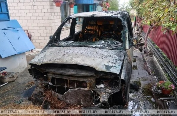 В Березе горели гараж и автомобиль В Березе горели гараж и автомобиль