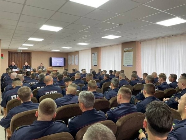 На улицах Бреста сегодня было очень много сотрудников ГАИ. Почему? На улицах Бреста сегодня было очень много сотрудников ГАИ. Почему?