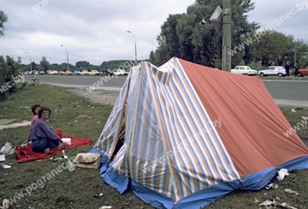 Вспомним, какие были очереди из Бреста в Польшу в 90-е Вспомним, какие были очереди из Бреста в Польшу в 90-е