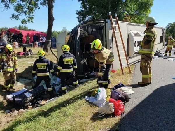 В Польше перевернулся автобус из Беларуси В Польше перевернулся автобус из Беларуси