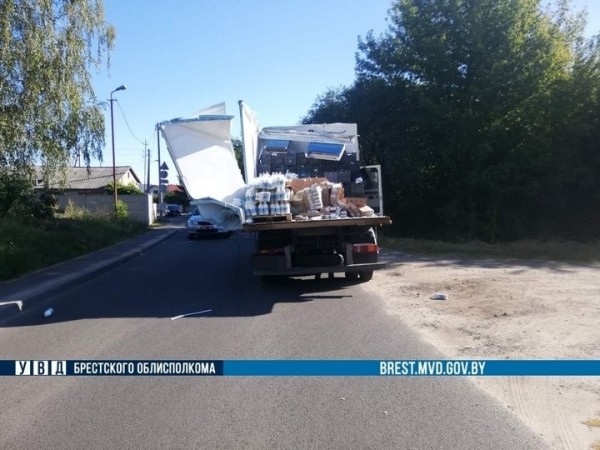 В ГАИ рассказали подробности, как грузовик не смог проехать под путепроводом в Бресте В ГАИ рассказали подробности, как грузовик не смог проехать под путепроводом в Бресте