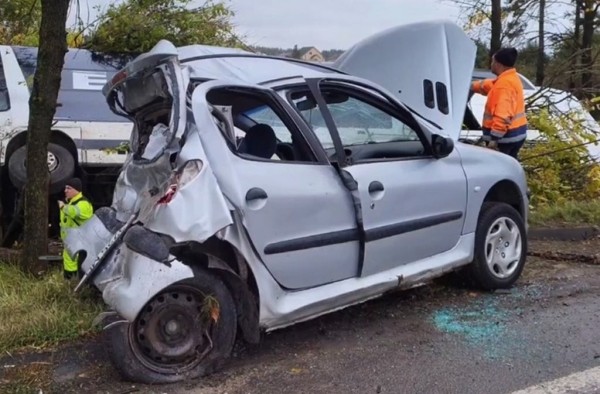 Массовая авария на трассе Р1: пассажирский автобус в кювете, по меньшей мере 15 человек пострадало