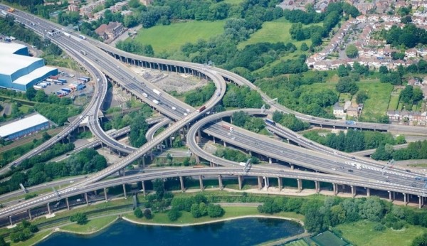 Без навигатора не соваться. 7 необычных автомобильных развязок мира