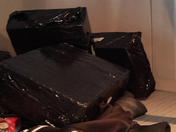 На границе в «Козловичах» изъят грузовой седельный тягач: в тайнике везли контрабанду На границе в «Козловичах» изъят грузовой седельный тягач: в тайнике везли контрабанду