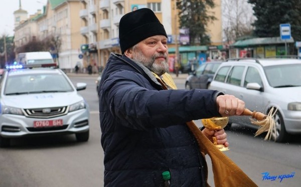 Места смертельных ДТП освятили в Барановичах Места смертельных ДТП освятили в Барановичах