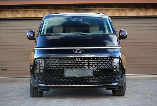 «Растаможка – 25 000 евро!» Белорус привез дизельный Hyundai Staria. Что за он?