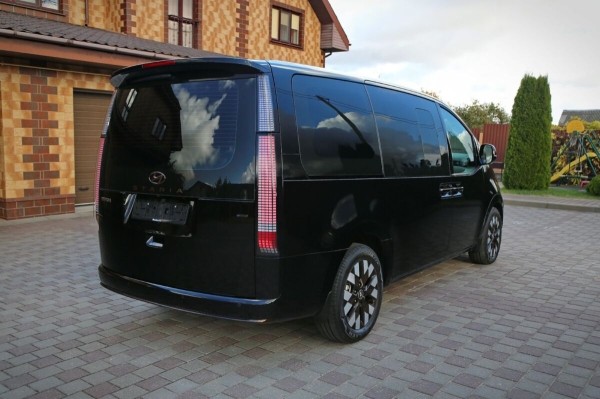 «Растаможка – 25 000 евро!» Белорус привез дизельный Hyundai Staria. Что за он?