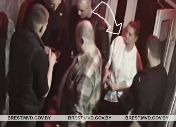 В Бресте милиция устанавливает личности мужчины и женщины В Бресте милиция устанавливает личности мужчины и женщины