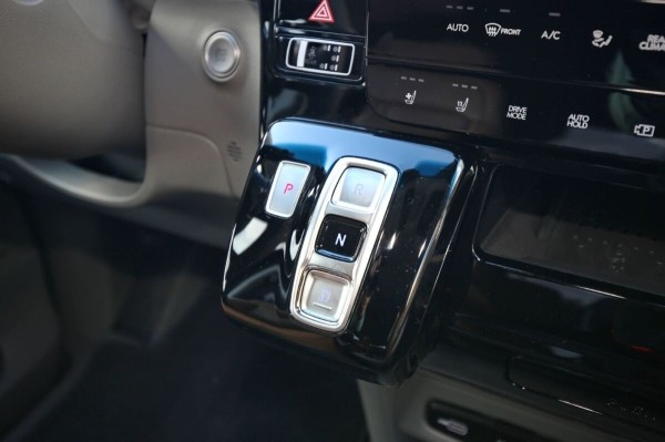 «Растаможка – 25 000 евро!» Белорус привез дизельный Hyundai Staria. Что за он?