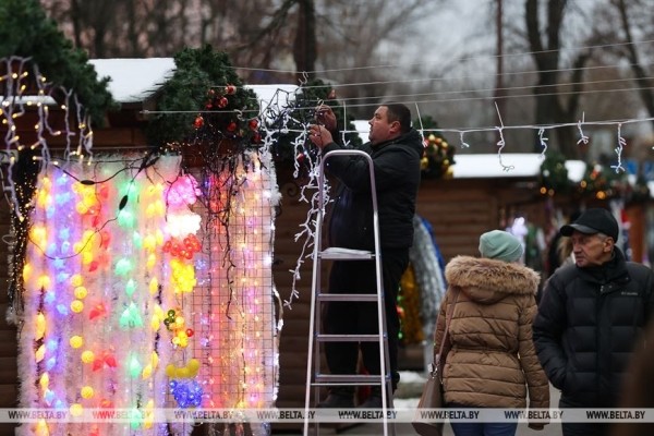 В Бресте открылась предновогодняя ярмарка. Подробности и фоторепортаж В Бресте открылась предновогодняя ярмарка. Подробности и фоторепортаж