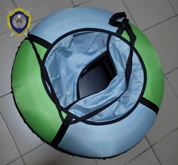 В Барановичах 11-летний мальчик на тюбинге врезался в дерево В Барановичах 11-летний мальчик на тюбинге врезался в дерево