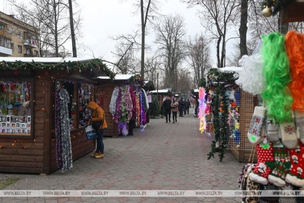 В Бресте открылась предновогодняя ярмарка. Подробности и фоторепортаж В Бресте открылась предновогодняя ярмарка. Подробности и фоторепортаж