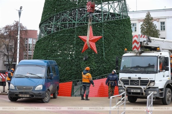 В Бресте открылась предновогодняя ярмарка. Подробности и фоторепортаж В Бресте открылась предновогодняя ярмарка. Подробности и фоторепортаж