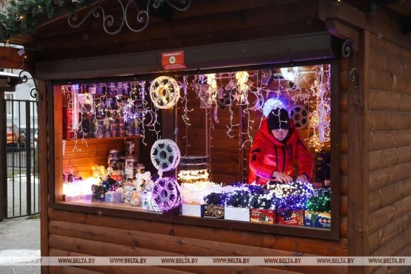 В Бресте открылась предновогодняя ярмарка. Подробности и фоторепортаж В Бресте открылась предновогодняя ярмарка. Подробности и фоторепортаж