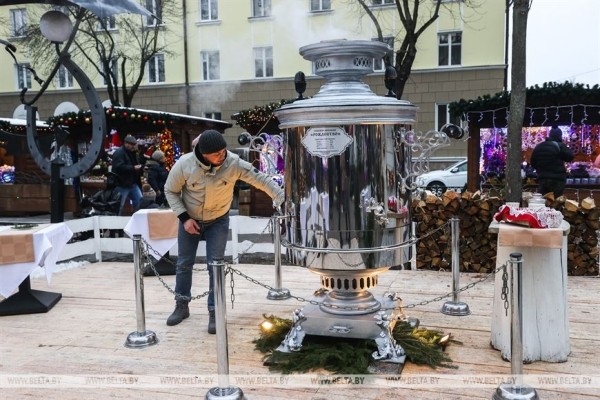 В Бресте открылась предновогодняя ярмарка. Подробности и фоторепортаж В Бресте открылась предновогодняя ярмарка. Подробности и фоторепортаж