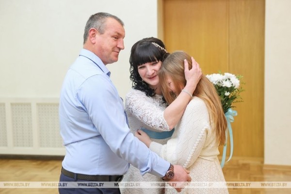 13 пар поженились в Бресте в канун Нового года 13 пар поженились в Бресте в канун Нового года