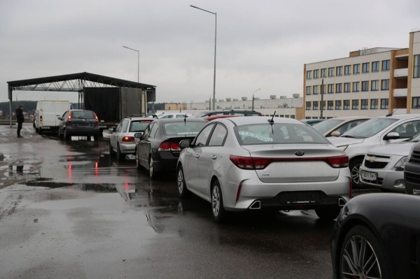 Перекупы-нелегалы выживут, а мелкие автохаусы и ИП — нет? Как участники авторынка оценивают новые правила торговли «бэушкой» Перекупы-нелегалы выживут, а мелкие автохаусы и ИП — нет? Как участники авторынка оценивают новые правила торговли «бэушкой»