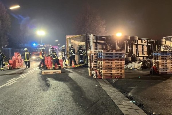 В Германии в ДТП опрокинулась фура с белоруской за рулем