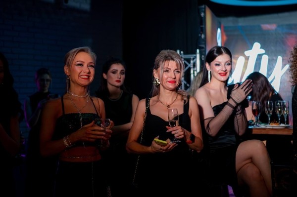 Масштабный БЬЮТИ-КОРПОРАТИВ прошел в Минске. Организатор вечеринки и свадебный стилист-визажист из Бреста рассказали, как это было Масштабный БЬЮТИ-КОРПОРАТИВ прошел в Минске. Организатор вечеринки и свадебный стилист-визажист из Бреста рассказали, как это было