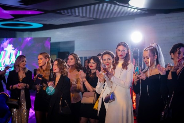 Масштабный БЬЮТИ-КОРПОРАТИВ прошел в Минске. Организатор вечеринки и свадебный стилист-визажист из Бреста рассказали, как это было Масштабный БЬЮТИ-КОРПОРАТИВ прошел в Минске. Организатор вечеринки и свадебный стилист-визажист из Бреста рассказали, как это было